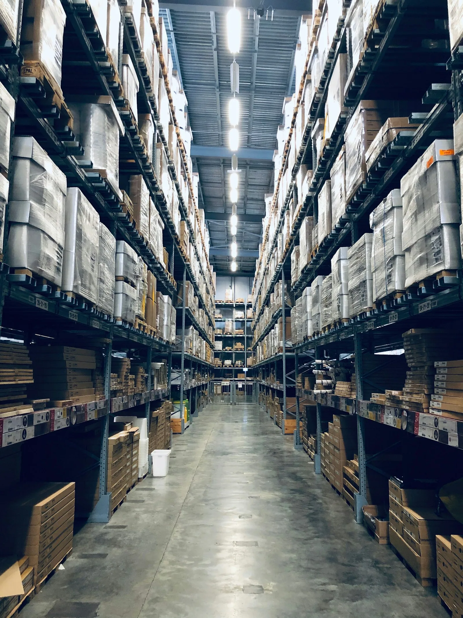 Centro de distribuição e estoque do setor automotivo